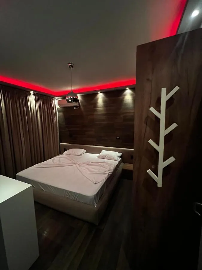 טיראנה Comfort Inn Apartment אלבניה